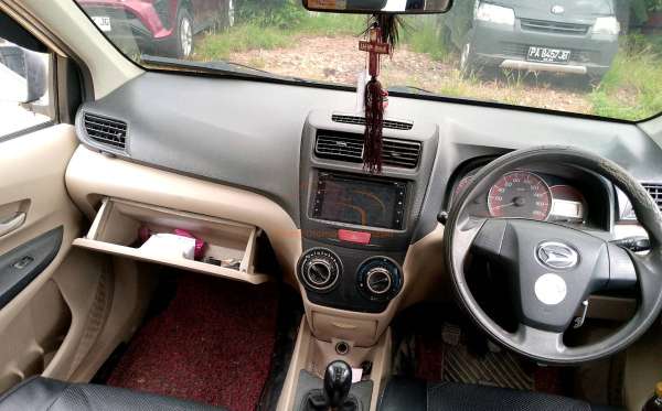 DAIHATSU XENIA