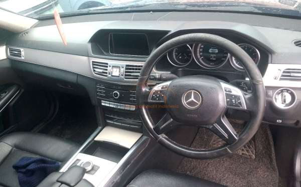 MERCEDES BENZ E 200