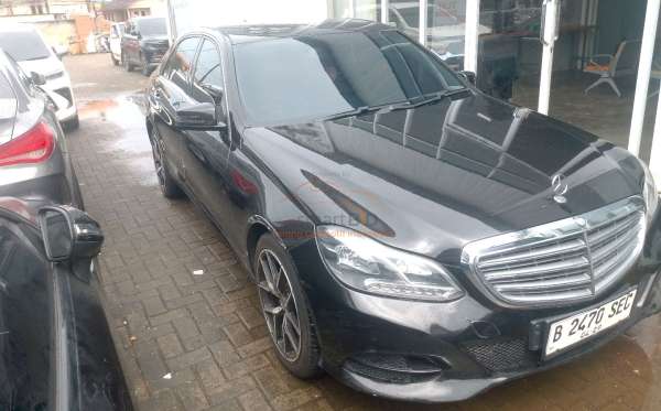 MERCEDES BENZ E 200