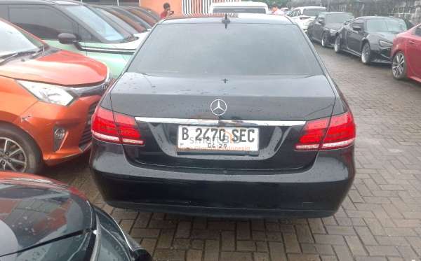 MERCEDES BENZ E 200
