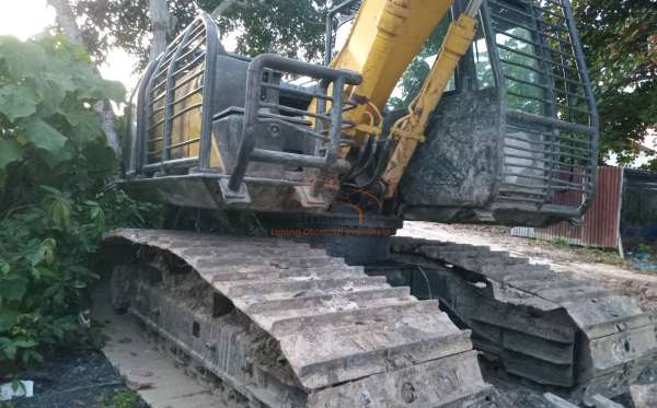 SUMITOMO EXCAVATOR SH130LF-6