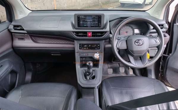 TOYOTA AVANZA 1.3 E