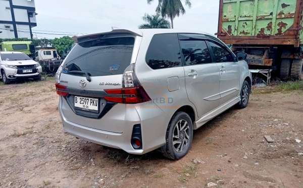 TOYOTA AVANZA VELOZ
