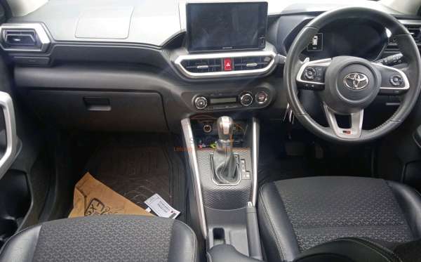 TOYOTA  RAIZE  1.0 T S