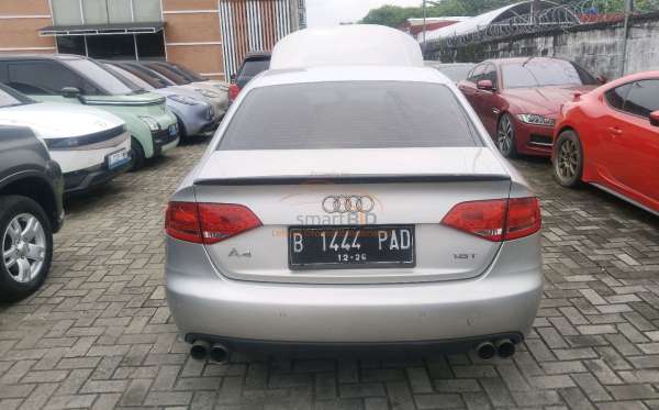 AUDI  A4 1.8  AT