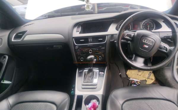 AUDI  A4 1.8  AT