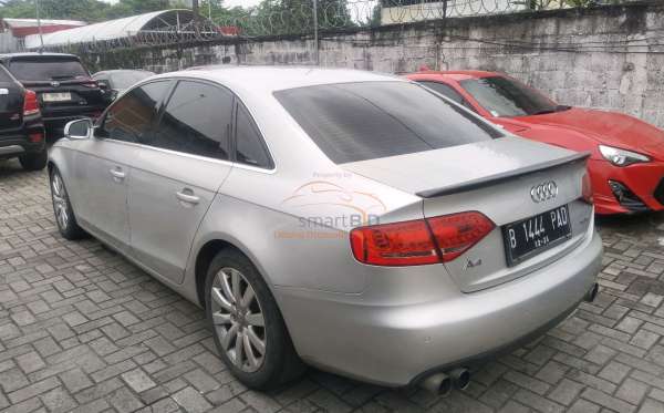 AUDI  A4 1.8  AT