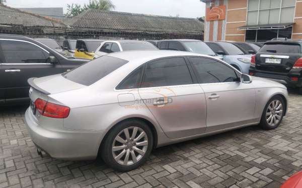 AUDI  A4 1.8  AT