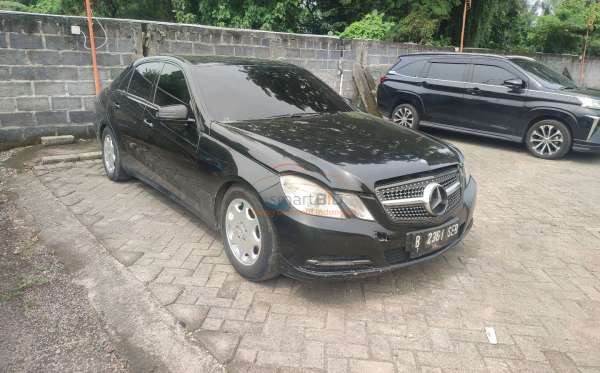 MERCEDES BENZ E 200
