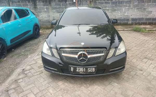 MERCEDES BENZ E 200