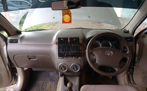 TOYOTA AVANZA