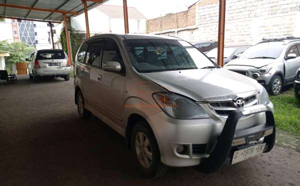 TOYOTA AVANZA