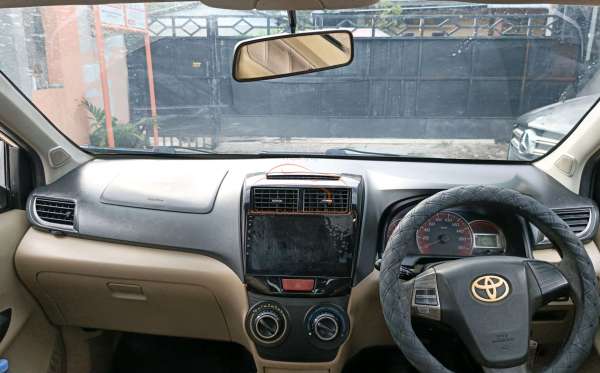 TOYOTA AVANZA