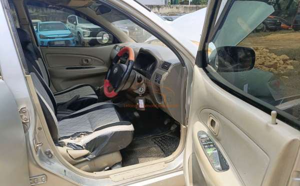 TOYOTA AVANZA 1.3 G