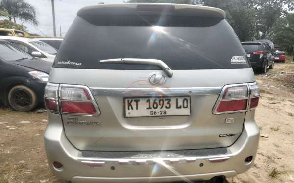 TOYOTA FORTUNER 2.5G AT
