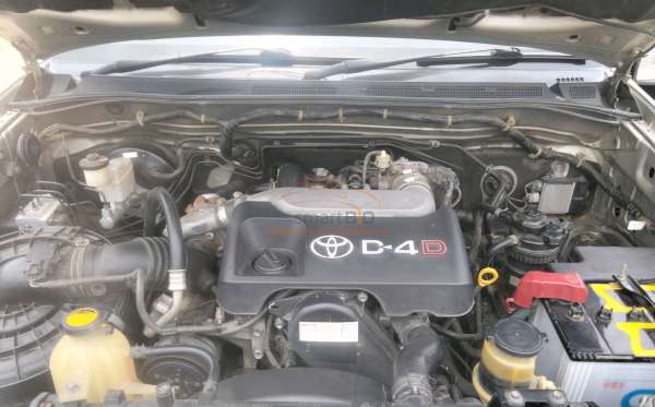 TOYOTA FORTUNER 2.5G AT
