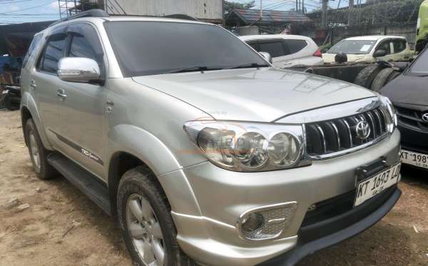 TOYOTA FORTUNER 2.5G AT