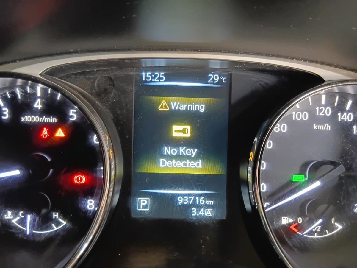 NISSAN  X TRAIL  2.5