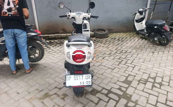 HONDA SCOOPY PRESTIGE