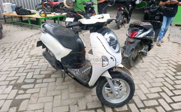 HONDA SCOOPY PRESTIGE