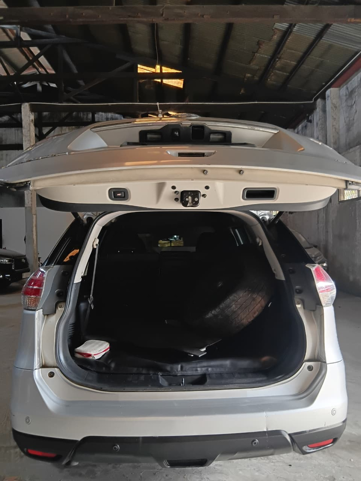 NISSAN  X TRAIL  2.5