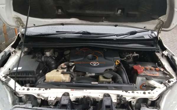 TOYOTA  INNOVA VENTURER 2.4 AT