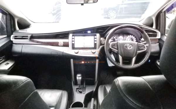 TOYOTA  INNOVA VENTURER 2.4 AT