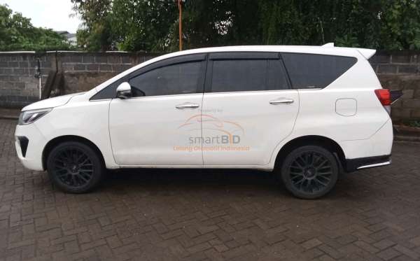 TOYOTA  INNOVA VENTURER 2.4 AT