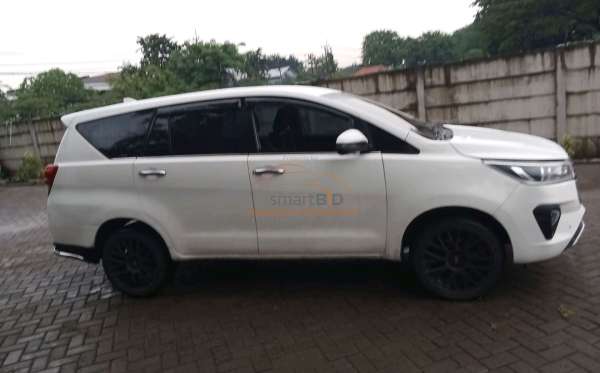 TOYOTA  INNOVA VENTURER 2.4 AT