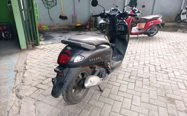 HONDA SCOOPY PRESTIGE