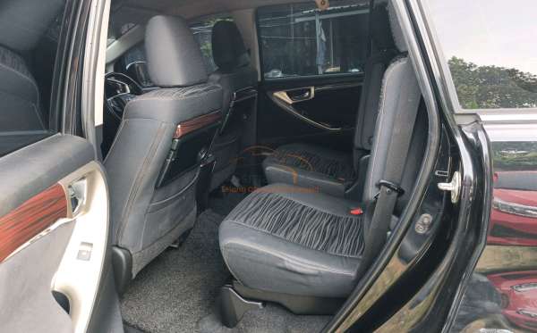 TOYOTA  INNOVA  2.0 Q