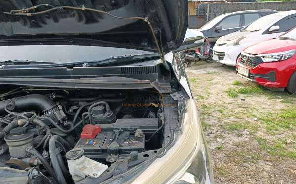 TOYOTA  INNOVA  2.0 Q