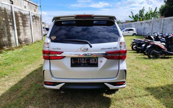 DAIHATSU XENIA R DELUXE