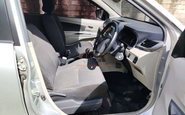 DAIHATSU XENIA R DELUXE