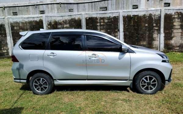 DAIHATSU XENIA R DELUXE