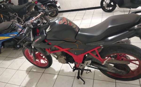 HONDA CBR 150 R