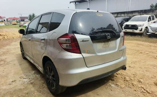 HONDA JAZZ GE8 1.5 E