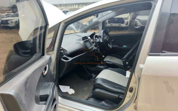 HONDA JAZZ GE8 1.5 E