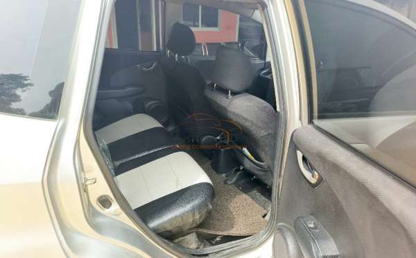 HONDA JAZZ GE8 1.5 E