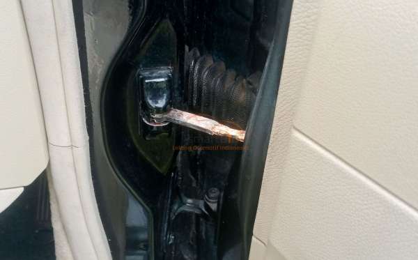 MERCEDES BENZ E 240 ELEGANCE CKD A