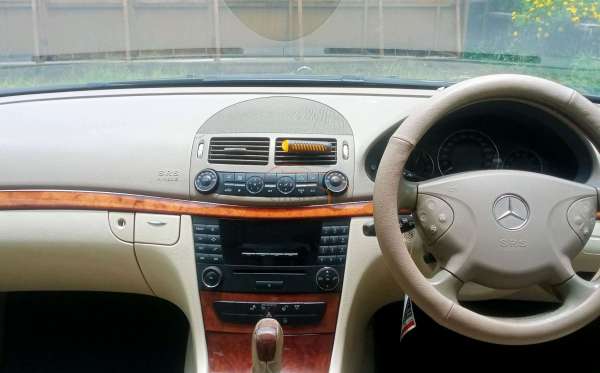 MERCEDES BENZ E 240 ELEGANCE CKD A