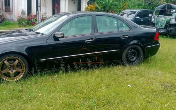 MERCEDES BENZ E 240 ELEGANCE CKD A