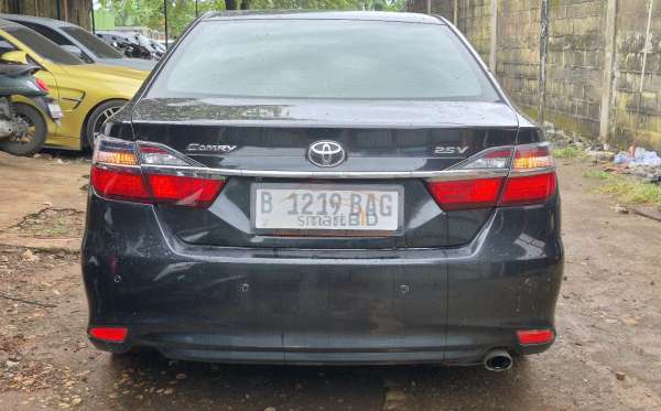 TOYOTA CAMRY V