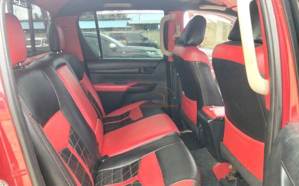 TOYOTA HILUX 2.4G DC 4X4