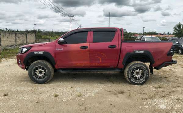 TOYOTA HILUX 2.4G DC 4X4