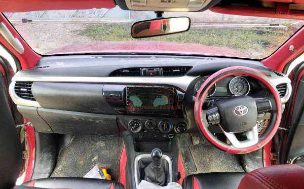 TOYOTA HILUX 2.4G DC 4X4