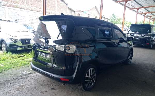 TOYOTA SIENTA 1.5V