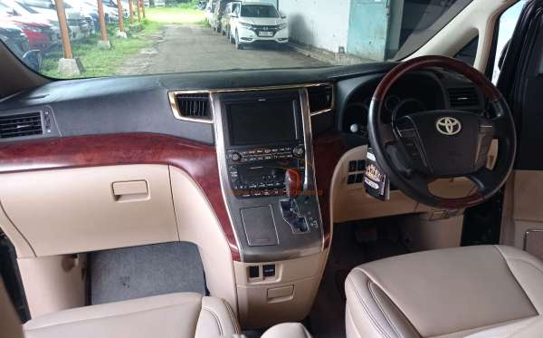 TOYOTA VELLFIRE 2.4