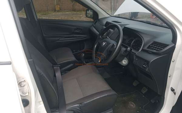 TOYOTA AVANZA 1.3 TRANSMOVER