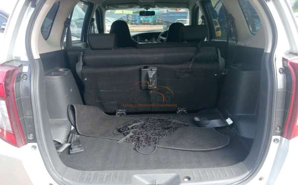 DAIHATSU SIGRA 1.2 X